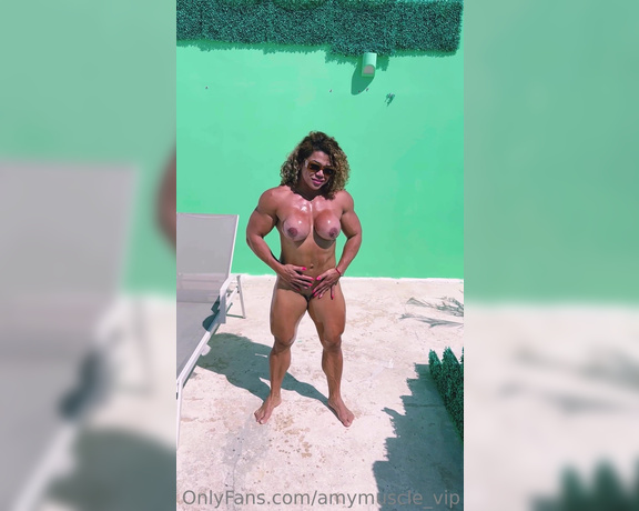 Amy Muscle VIP aka amymuscle_vip OnlyFans - Lots of oil and big muscles is what you want