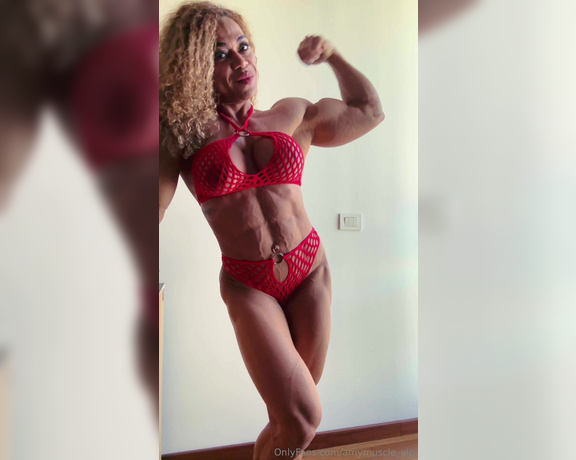 Amy Muscle VIP aka amymuscle_vip OnlyFans - Posing 1 Day before winning my Bodybuilding Show