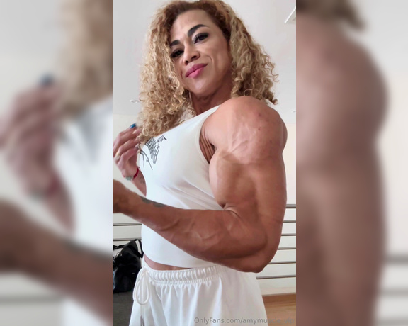 Amy Muscle VIP aka amymuscle_vip OnlyFans - My massive pumped biceps for you