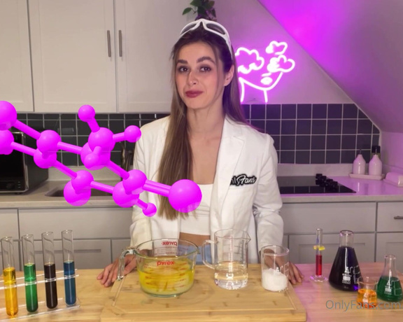 Chem with Wren aka chemwithwren OnlyFans - Chem class is in session! So grab your pencils and notebooks babes, its time to take