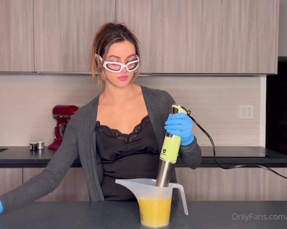 Chem with Wren aka chemwithwren OnlyFans - Come get stuck in the clouds with me hehe and learn how to make these adorable