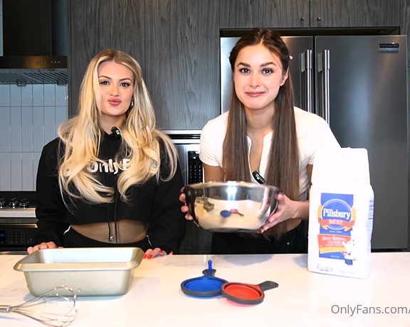 Chem with Wren aka chemwithwren OnlyFans - @bitesbabe and I are joining forces! We’re trying out the viral ice cream hack!