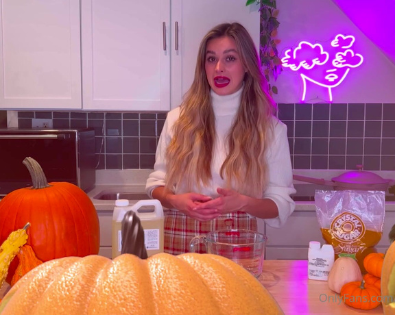 Chem with Wren aka chemwithwren OnlyFans - Let’s make a pumpkin themed sugar scrub together! Remove all the dead and dry skin from