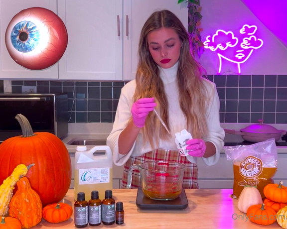 Chem with Wren aka chemwithwren OnlyFans - Let’s make a pumpkin themed sugar scrub together! Remove all the dead and dry skin from