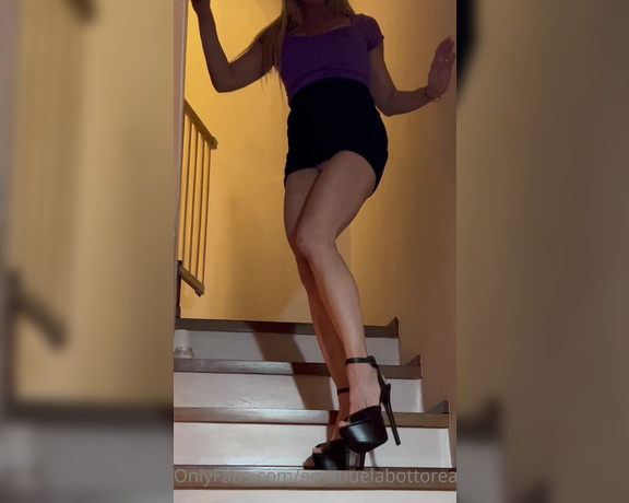 Emanuela Botto aka emanuelabottoreal OnlyFans - Luned cercher di fare una live la sera ma vi far sapere prima ovviamente!! Voi fatemi