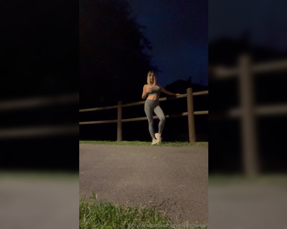 Emanuela Botto aka emanuelabottoreal OnlyFans - Passeggiata con mini video tranquillo,,preparatevi nei prossimi giorni ad una bella mini live a sorpresa #iostoconlabotto