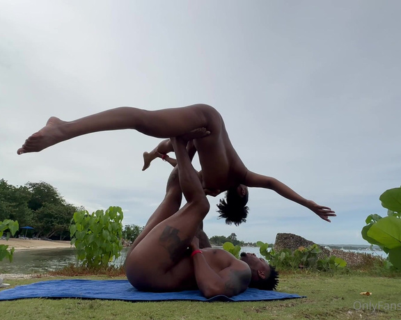 Jeff Cutts aka jeffuncutt OnlyFans - Naked Arco Yoga @denny cakes