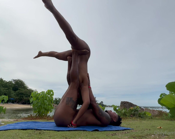 Jeff Cutts aka jeffuncutt OnlyFans - Naked Arco Yoga @denny cakes