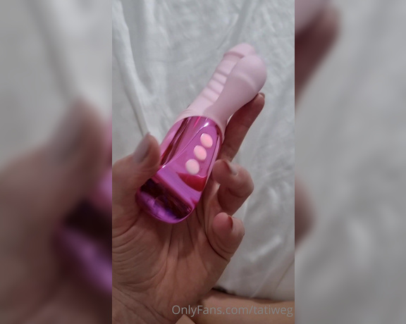 Tati Weg aka tatiweg OnlyFans - Que delcia meu vibrador novo