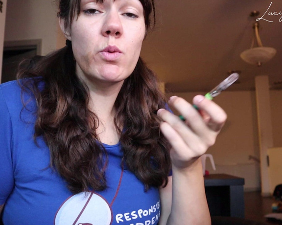 Lucy Skye - VapePen Chit Chat, Vaping , Brunette, Casual, ManyVids