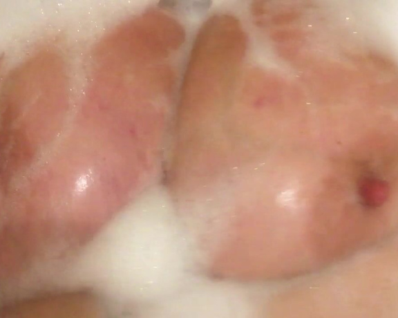 LauraOrsolyaXXX aka laura_orsolya OnlyFans - Bath play with my huge boobs