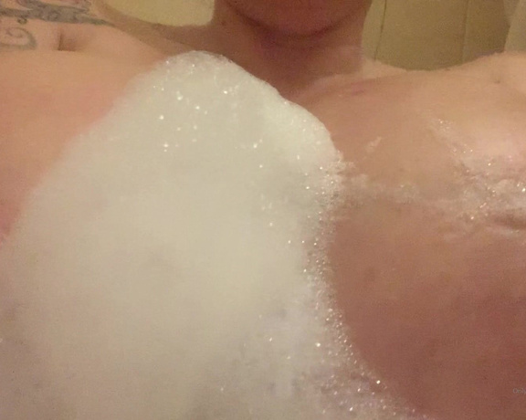 LauraOrsolyaXXX aka laura_orsolya OnlyFans - Morning bath