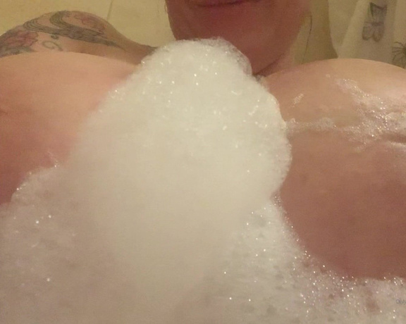 LauraOrsolyaXXX aka laura_orsolya OnlyFans - Morning bath