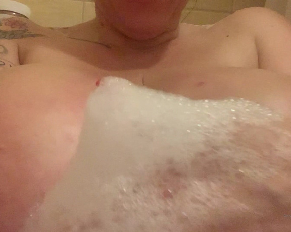 LauraOrsolyaXXX aka laura_orsolya OnlyFans - Morning bath