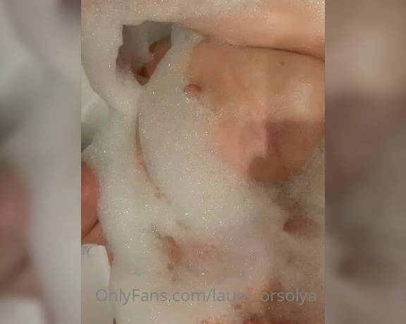 LauraOrsolyaXXX aka laura_orsolya OnlyFans - Bath play