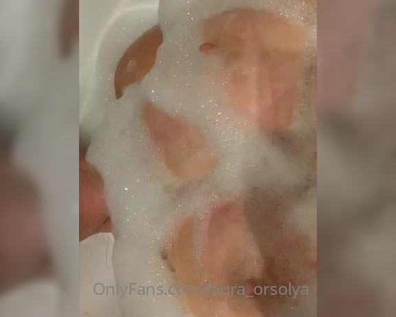 LauraOrsolyaXXX aka laura_orsolya OnlyFans - Bath play