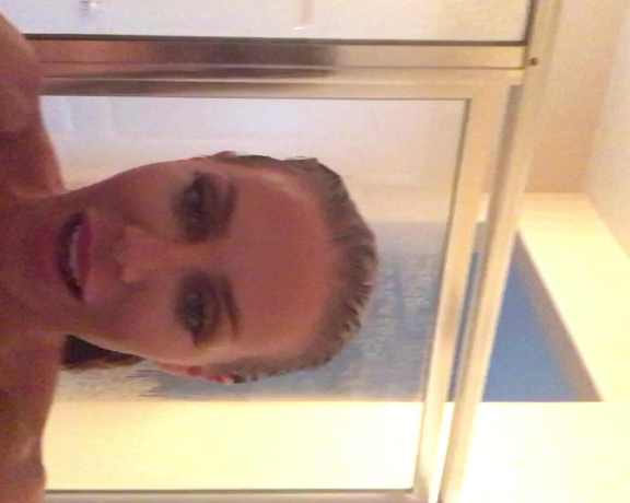 Nicole Aniston aka xnicoleanistonx OnlyFans - Wanted to say hi in the shower lol