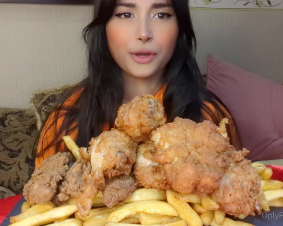 Aeluin aka aeluin OnlyFans - I hope everyone had a lovely Christmas!! Heres that KFC mukbang youve been waiting for hehe