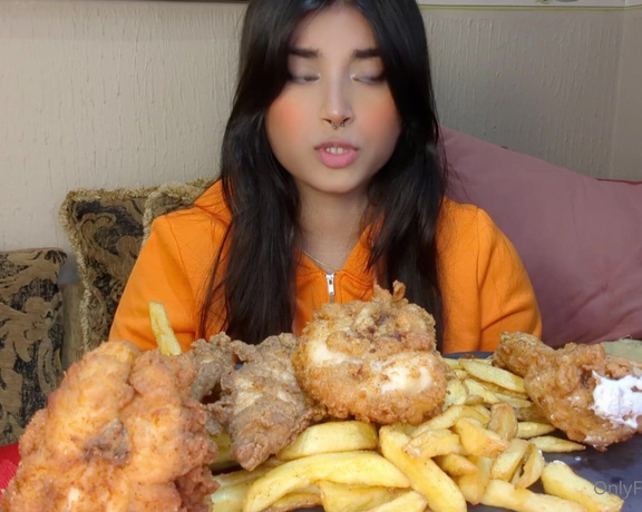 Aeluin aka aeluin OnlyFans - I hope everyone had a lovely Christmas!! Heres that KFC mukbang youve been waiting for hehe