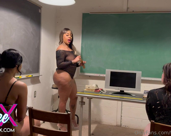 Ashlee X aka therealashleex OnlyFans - TEACHING THESE LESBIANS HOW TO DEEP THROAT CHECK