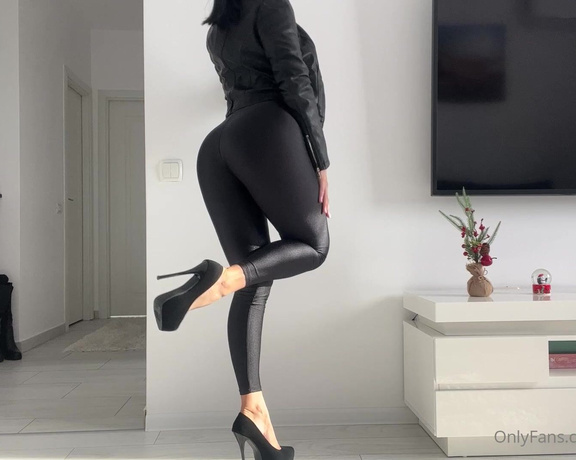 Candyluxxx aka candyluxxx OnlyFans - A new video for all my fans sexy black outfit hot blowjob