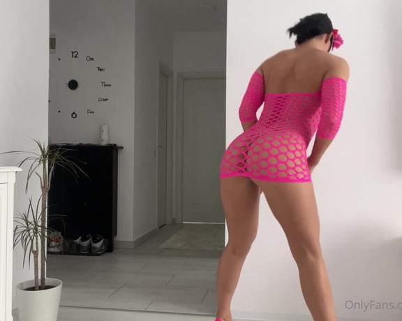 Candyluxxx aka candyluxxx OnlyFans - Fucked by a pink dildo