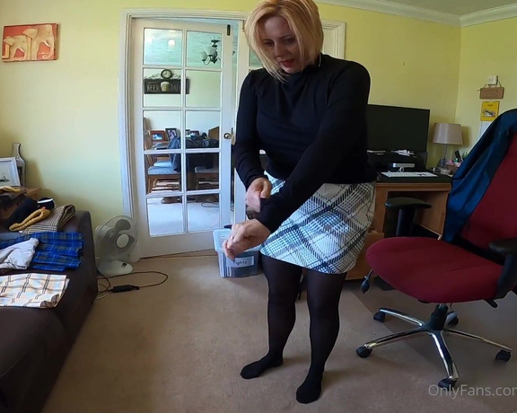 Curvy Claire aka curvyclaireuk OnlyFans - Part 2 of 4  New Mini Skirt YouTube Behind The Scenes…… Claire xx See