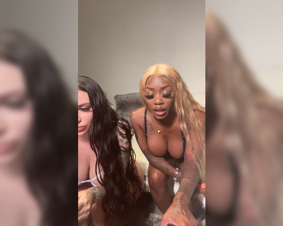 Prettii Pussii Palace aka prettiipaaiid OnlyFans Video 4776