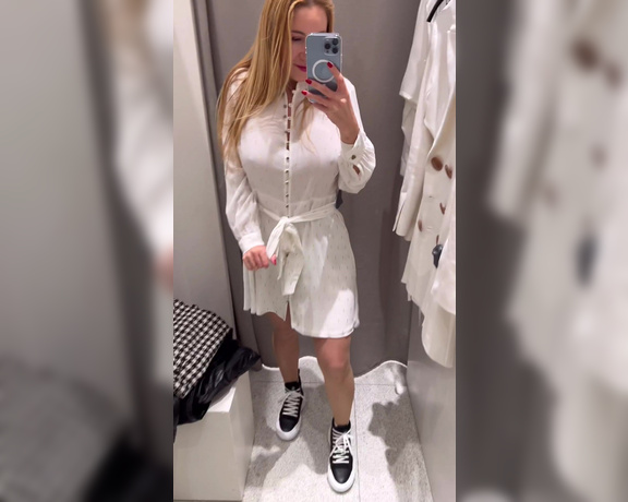 Elisa Dreams aka elisadreams OnlyFans - Love to do shopping Tell me which one is your favorite