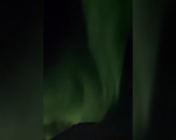 Elisa Dreams aka elisadreams OnlyFans - After 35 hours of driving in the snow, we were surprised by a first northern lights