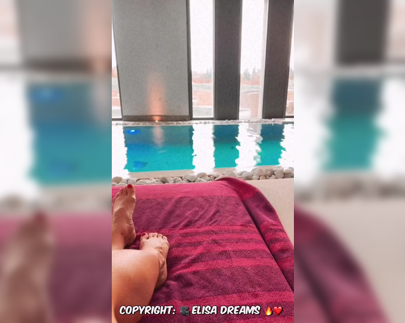 Elisa Dreams aka elisadreams OnlyFans - Showing off at a public spa during my stay at this wonderful place