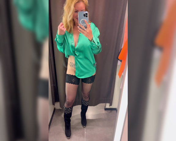 Elisa Dreams aka elisadreams OnlyFans - Last week while shopping Trying on different outfits in the fitting rooms while showing you