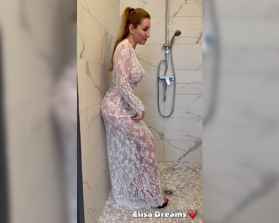 Elisa Dreams aka elisadreamsvip OnlyFans - A shower with