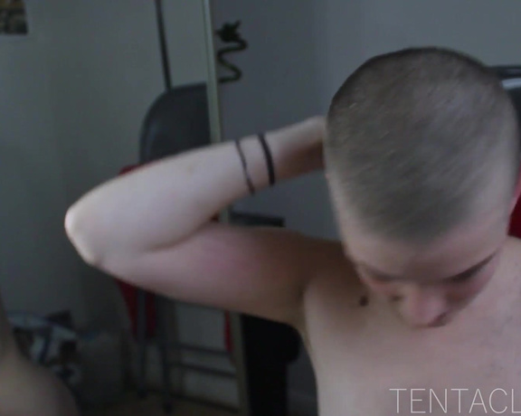 Tentacle Porn aka tentacleporn OnlyFans - Shaving my head and masturbation! Full length