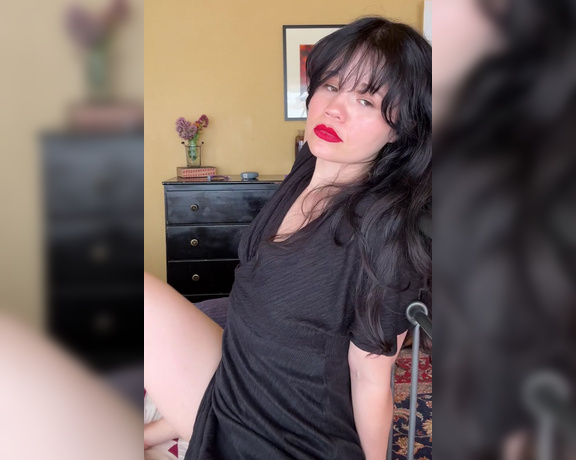 Kae Yli aka kae_yli OnlyFans - Red lips + black dress = timeless combo