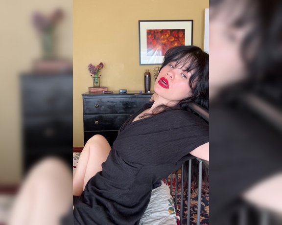 Kae Yli aka kae_yli OnlyFans - Red lips + black dress = timeless combo