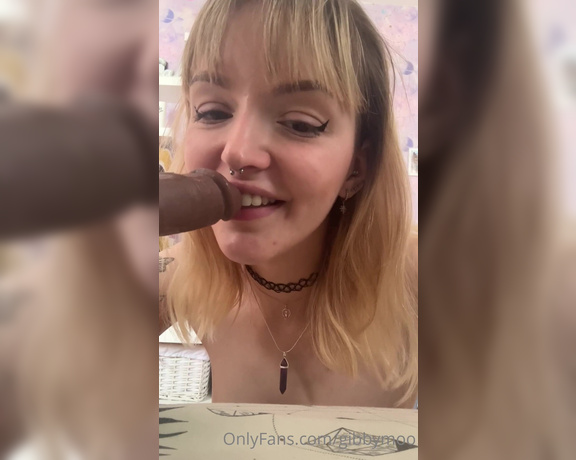 Gibbymoo aka gibbymoo OnlyFans - Watch me suck a dildo