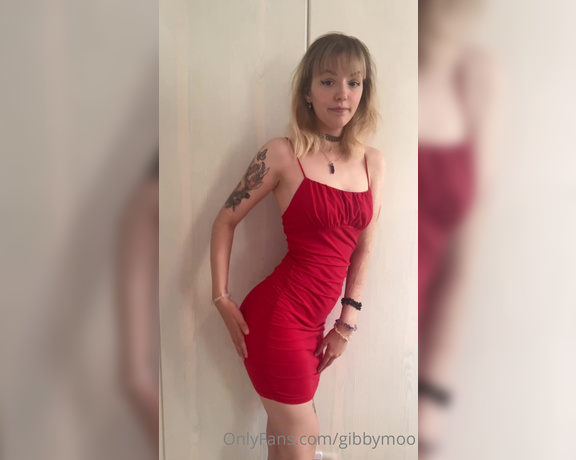 Gibbymoo aka gibbymoo OnlyFans - Teasing you in one of my favourite dresses