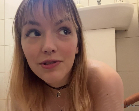 Gibbymoo aka gibbymoo OnlyFans - Fucking my suction cup dildo doggy style on the wall for the first time with