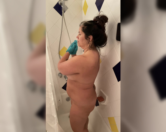 Hotmommaxine aka hotmommaxine OnlyFans - Nice clean body but dirty mind Enjoy