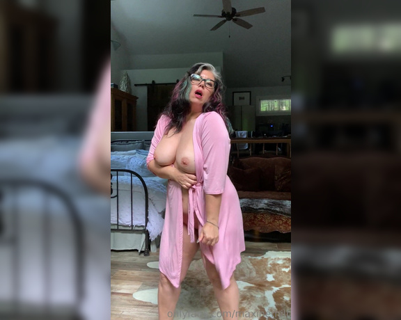 Hotmommaxine aka hotmommaxine OnlyFans Video 1487