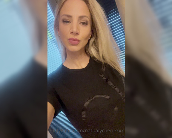 NathalyCheriexxx aka nathalycheriexxx OnlyFans - Lifting my shirt up for a better day