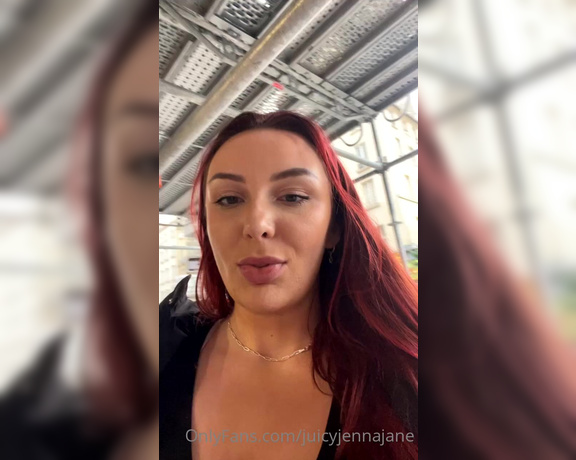 Juicyjennajane - I wanted to see how it looked when I walk by Qi (26.04.2023)
