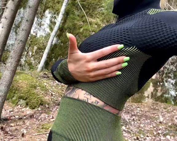 Ellijohannaa - Is it normal to get horny in the middle of a run what should I do b (25.05.2020)