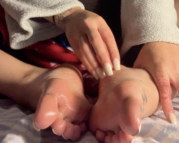 Told_truths - I have hair dye on my feet lol F (18.11.2019)