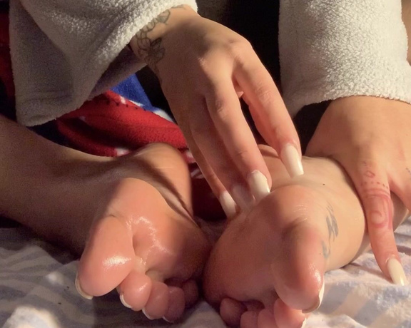 Told_truths - I have hair dye on my feet lol F (18.11.2019)