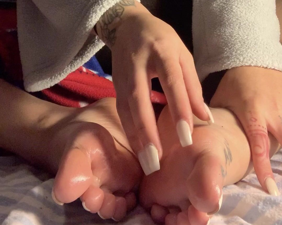 Told_truths - I have hair dye on my feet lol F (18.11.2019)