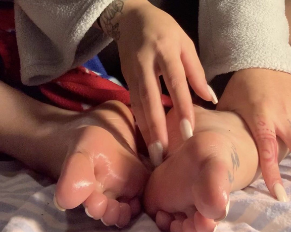 Told_truths - I have hair dye on my feet lol F (18.11.2019)