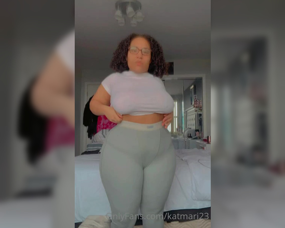 Kathrynn Marie aka katmari23 OnlyFans - Who loves some gut on a women