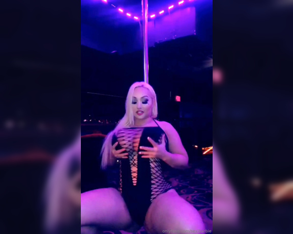 Everyone Loves Tanya aka everyonelovestanya OnlyFans - Pole danceing